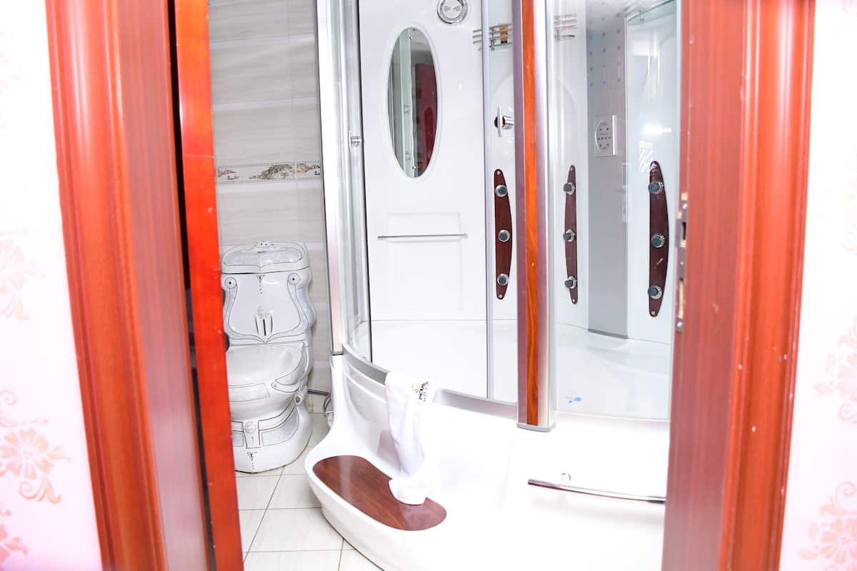 Luxury Double Room | Bilik Mandi | Gabungan pancuran/tab mandi, hulu semburan mandi hujan 