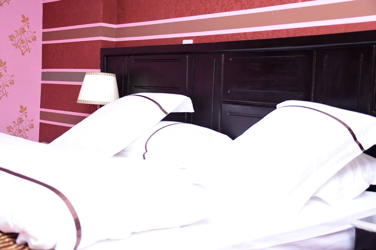 Economy Room | Cadar kapas Mesir, peralatan tempat tidur premium, gebar bulu kapas 