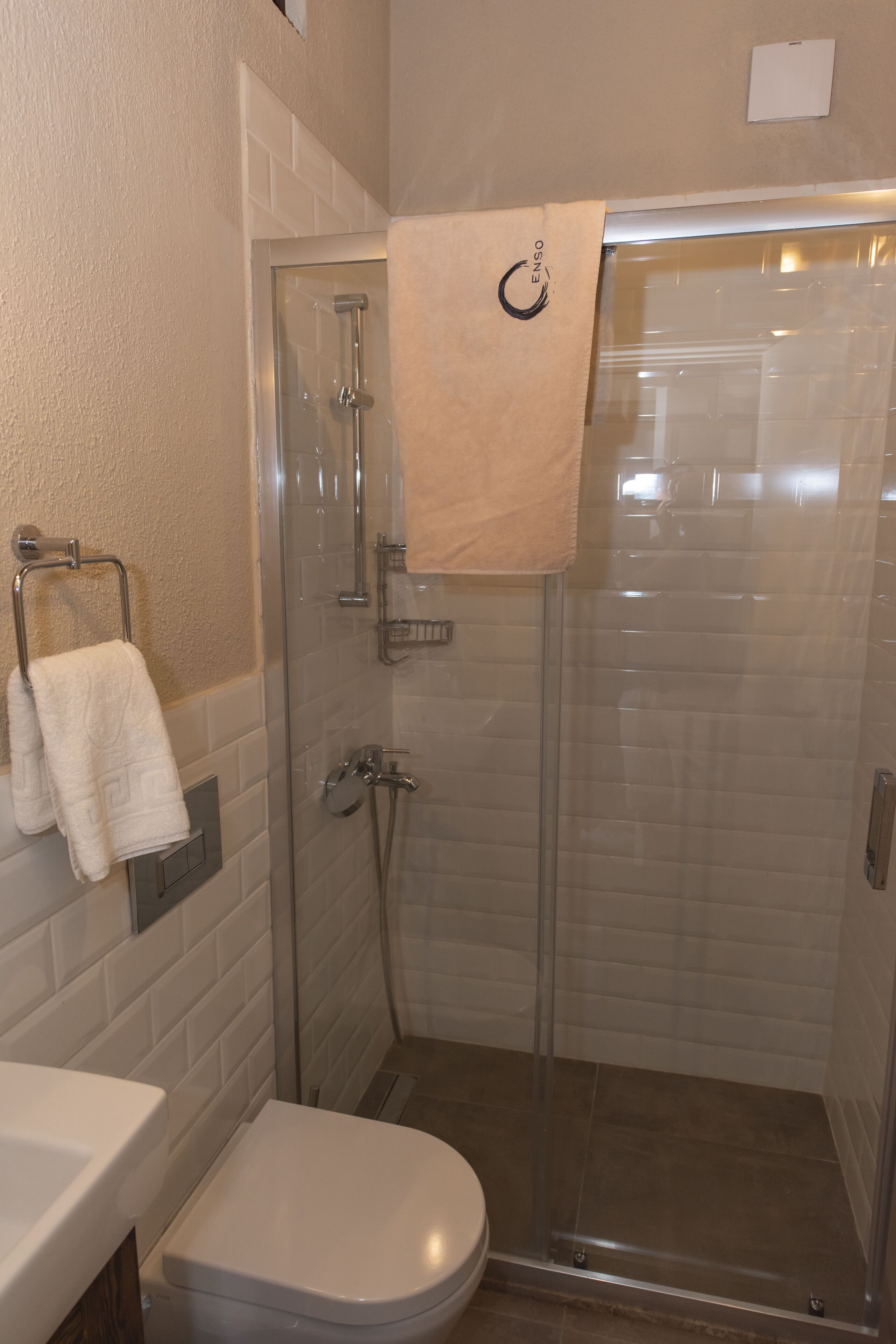 deluxe room | bathroom | slippers, towels
