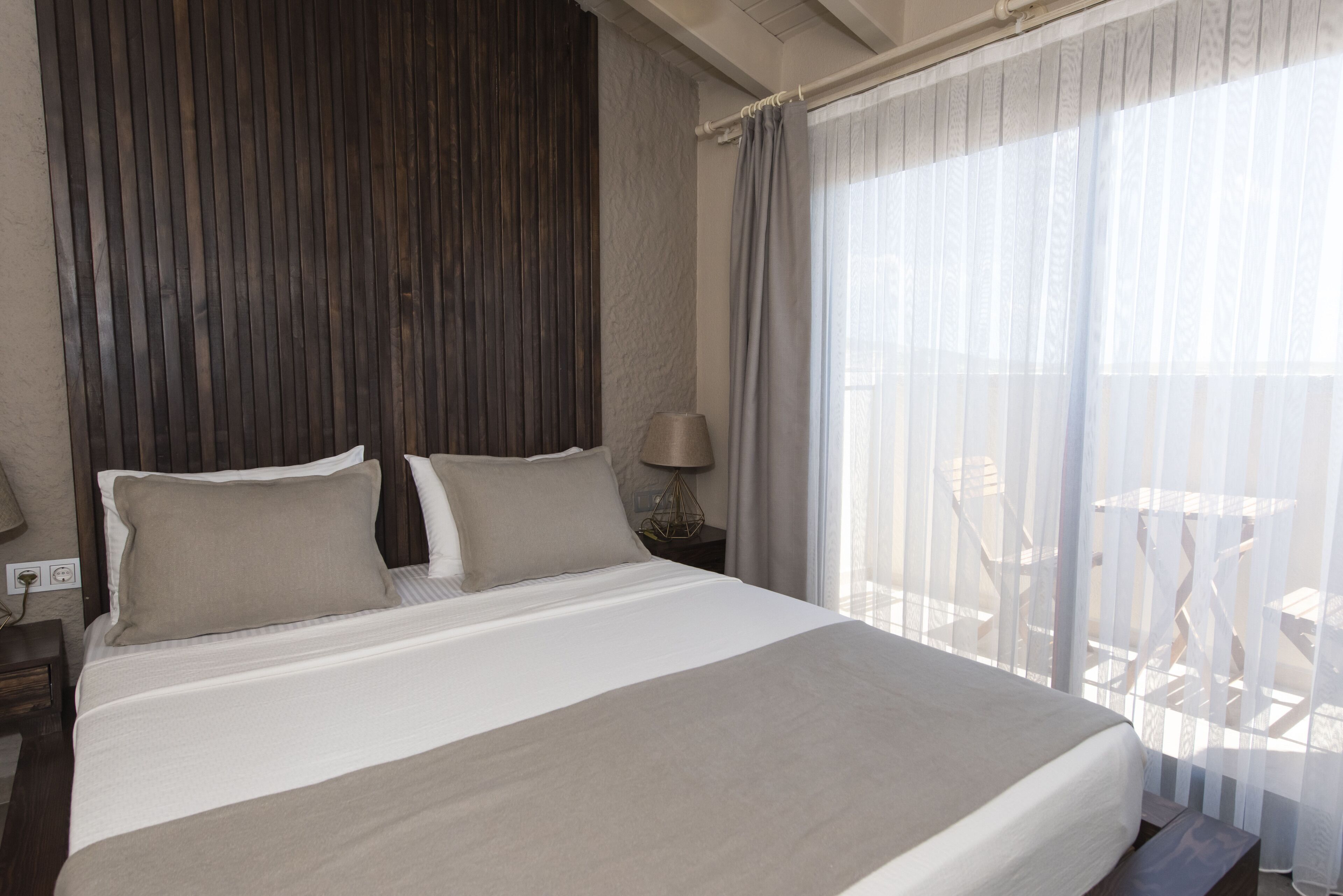 deluxe room | in-room safe, free wifi, bed sheets