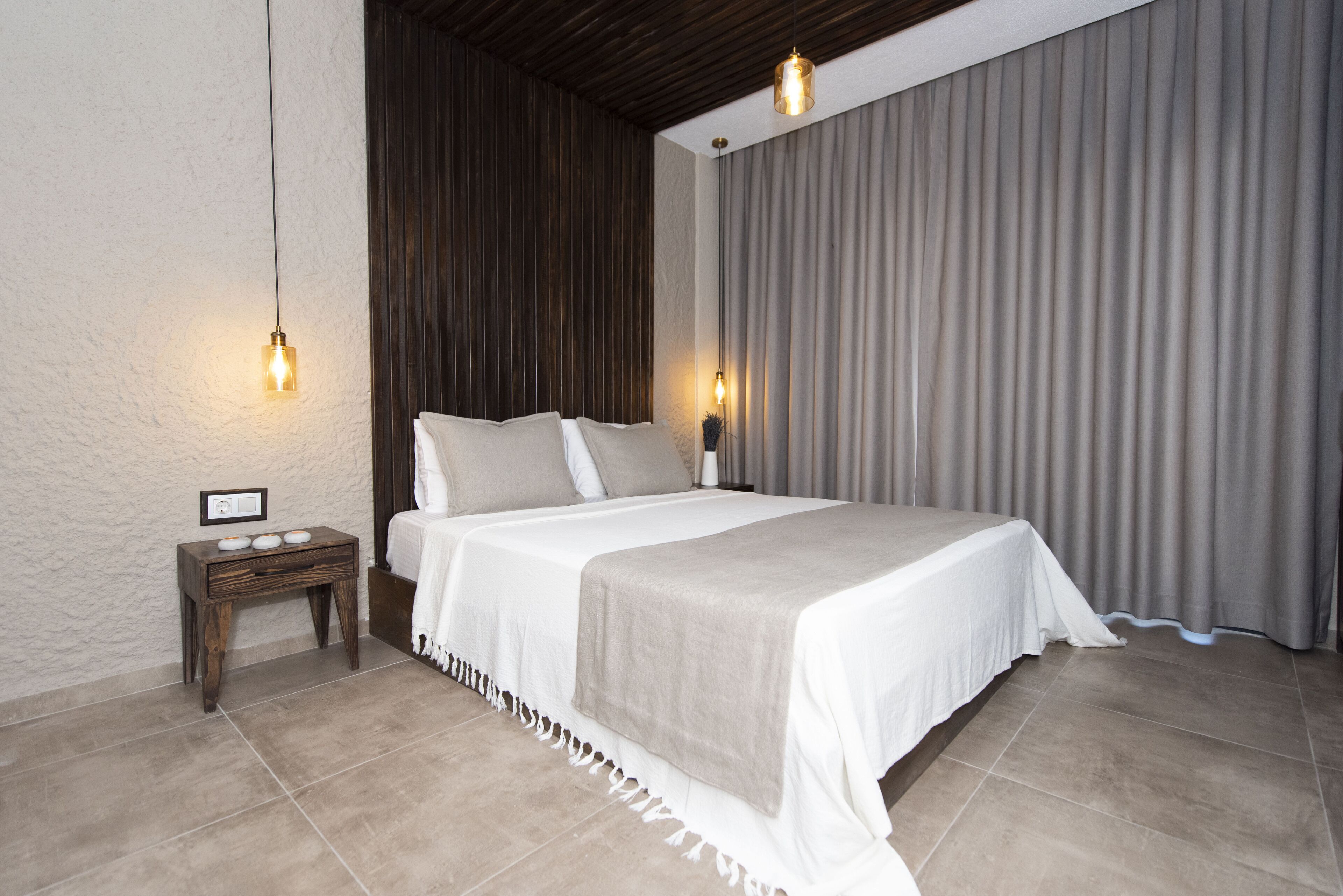 in-room safe, free wifi, bed sheets