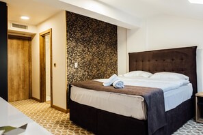 Quarto casal ou duplo standard | Frigobar, cofres nos quartos, escrivaninha