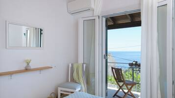 2 bedrooms, iron/ironing board, travel crib, free WiFi