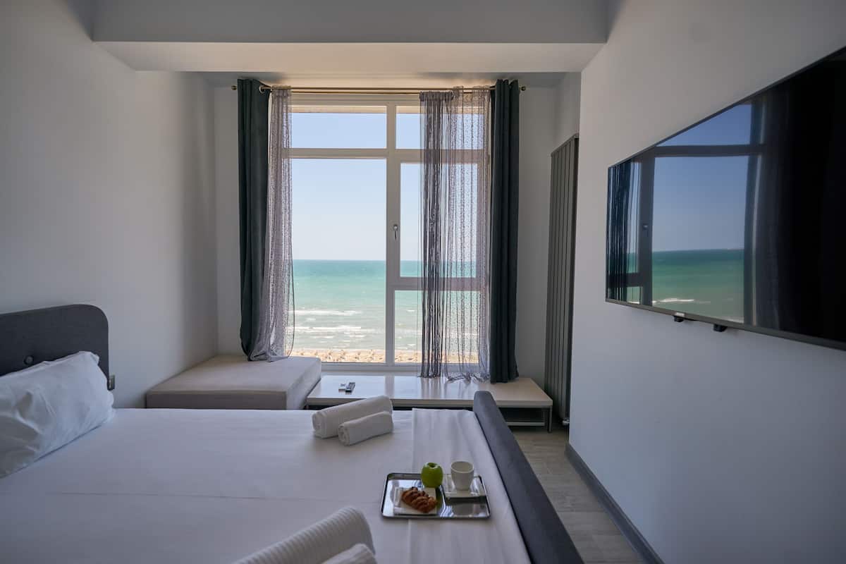 SEAVIEW 2 ALEZZI BEACH | 2 bedrooms, premium bedding, pillowtop beds, individually decorated