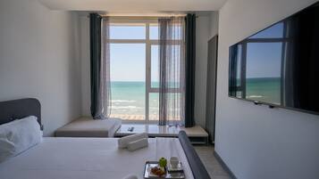 SEAVIEW 2 ALEZZI BEACH | 2 bedrooms, premium bedding, pillow-top beds, individually decorated