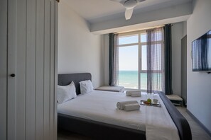 SEAVIEW 2 ALEZZI BEACH | Bộ đồ giường cao cấp, nệm có lớp đệm bông, trang trí khác biệt 