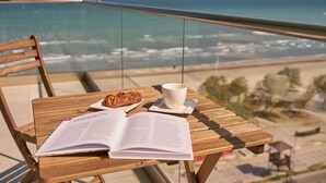 SEAVIEW 2 ALEZZI BEACH | 露台/庭院