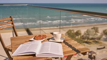 SEAVIEW 2 ALEZZI BEACH | Terassi/patio