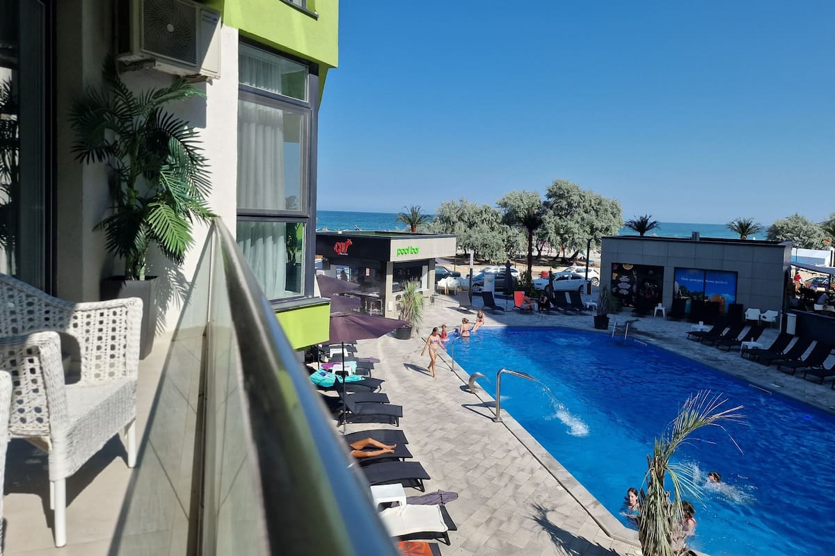 Deluxe Apartment | 2 bedrooms, premium bedding, pillowtop beds, individually decorated