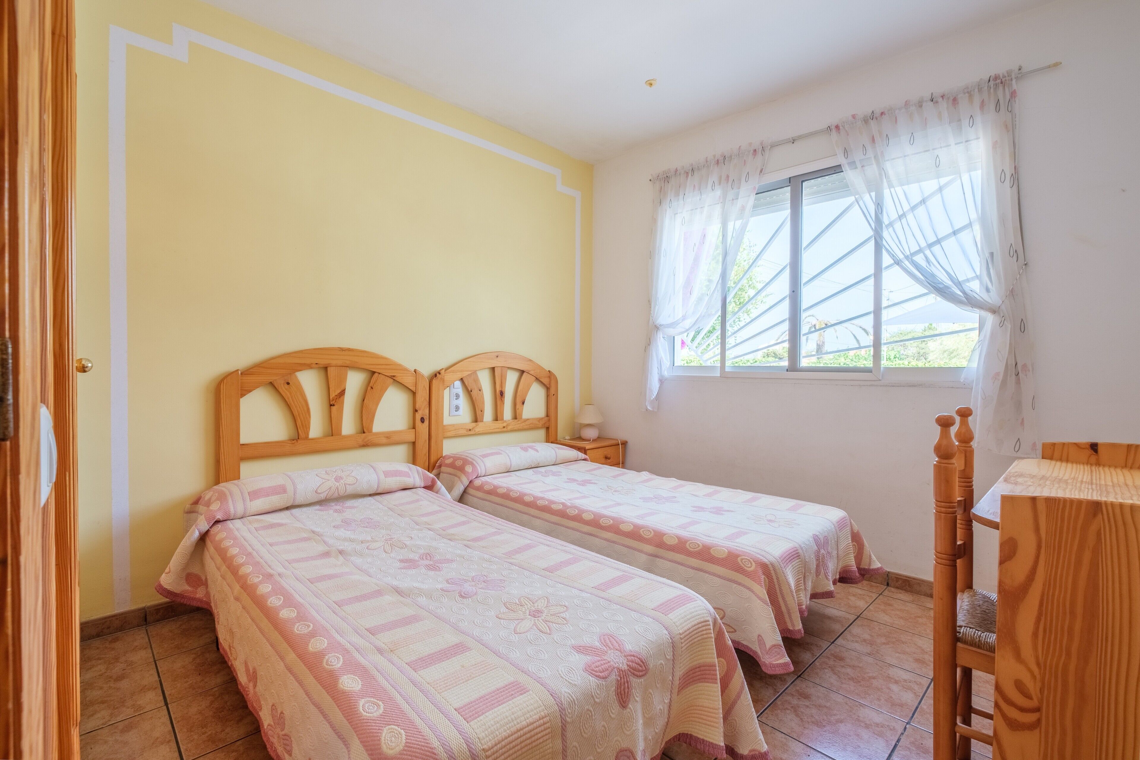 3 slaapkamers, een strijkplank/strijkijzer, gratis wifi, beddengoed