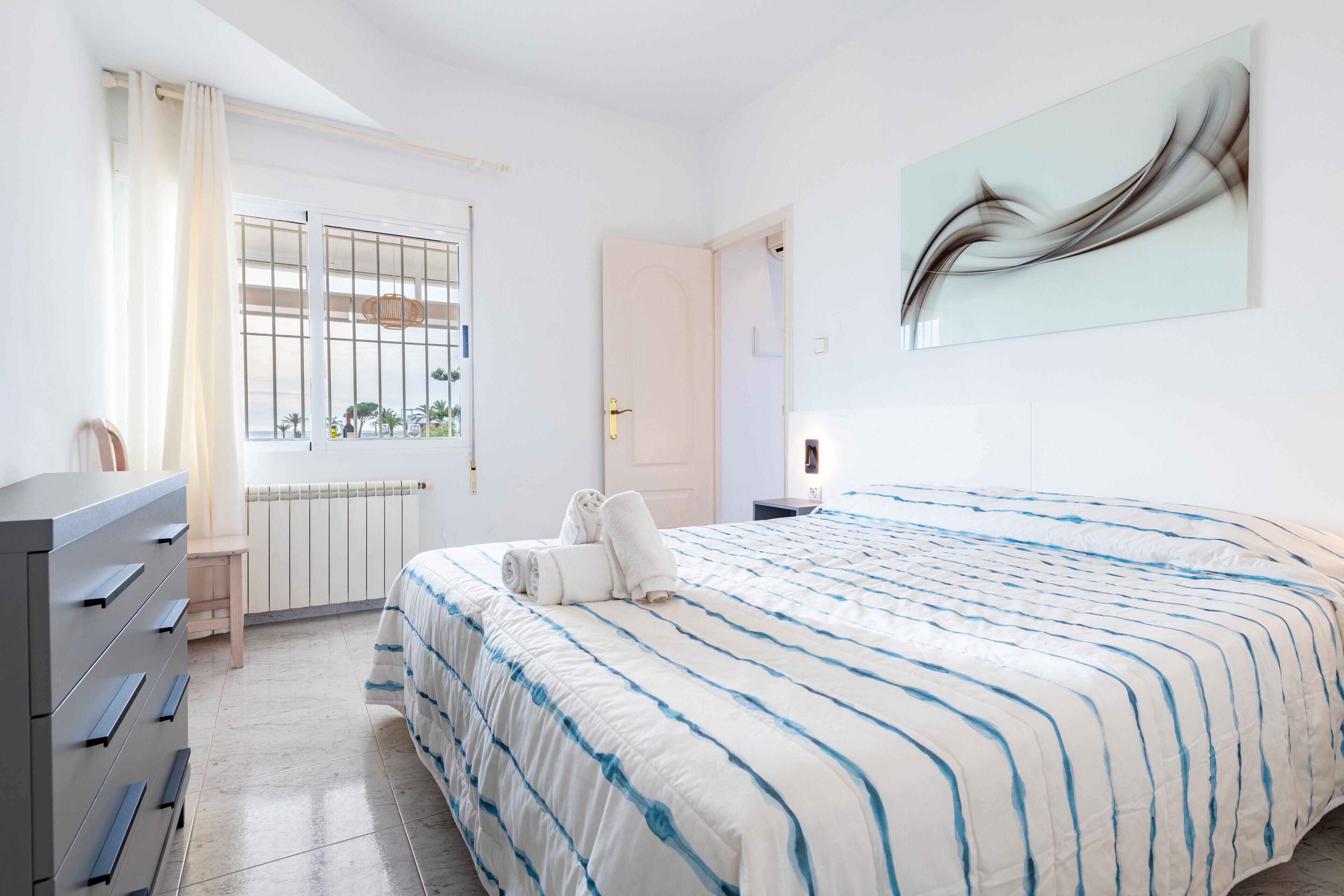 2 bedrooms, iron/ironing board, free WiFi, bed sheets