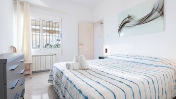 2 bedrooms, iron/ironing board, free WiFi, bed sheets