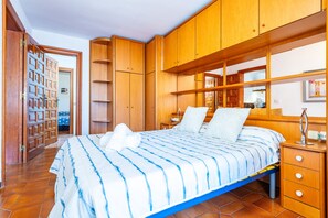 3 chambres, fer et planche à repasser, Wi-Fi gratuit, draps fournis