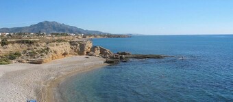 Villa Monbijou with Private Pool & Wi-Fi close to the Beach