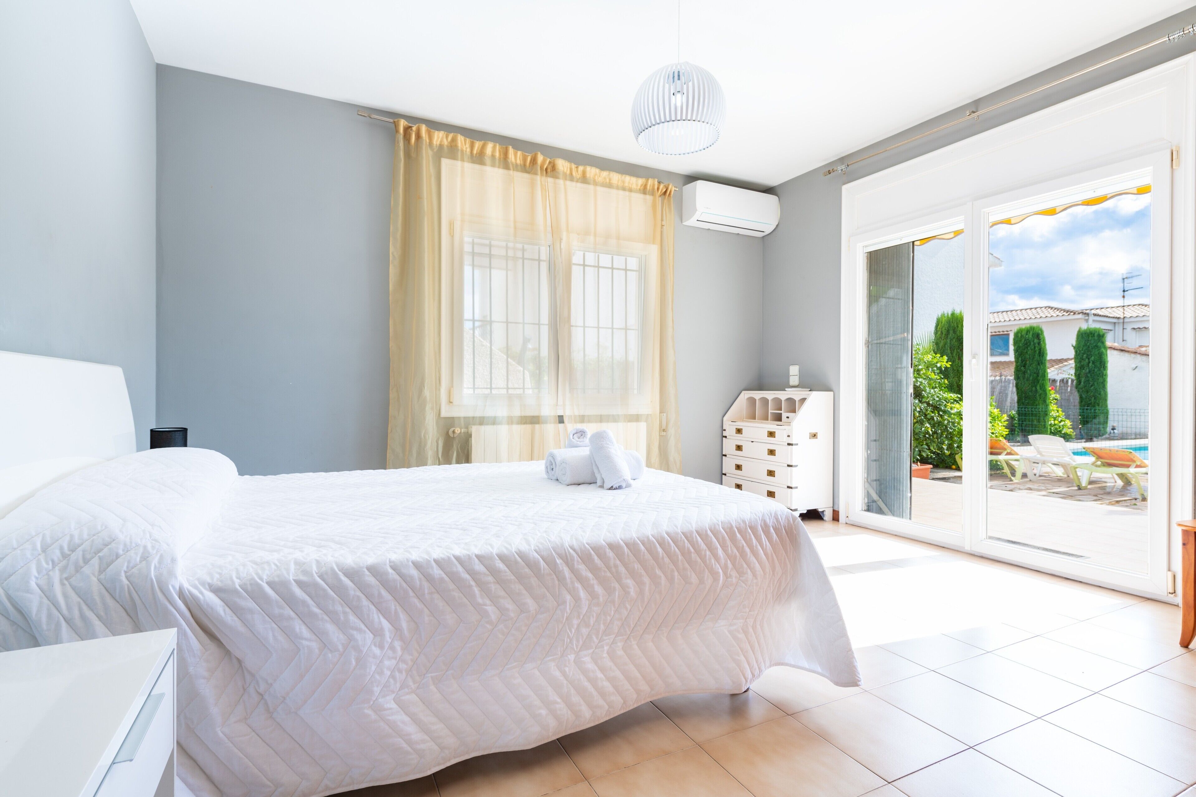 4 chambres, fer et planche à repasser, Wi-Fi gratuit, draps fournis