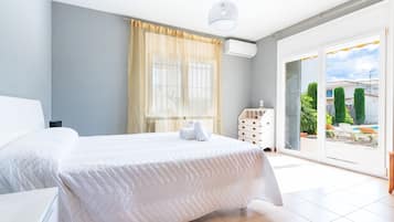 4 slaapkamers, een strijkplank/strijkijzer, gratis wifi, beddengoed