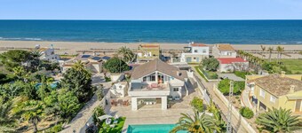 Villa 1ª Linea Cudei close to the Beach with Pool & Wi-Fi