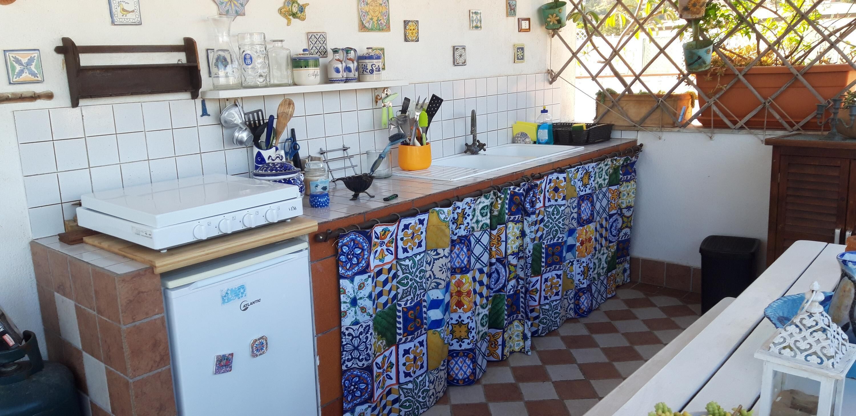 Studio Apartment Casa Lunastella with Sea View, Terrace, Garden & Wi-Fi