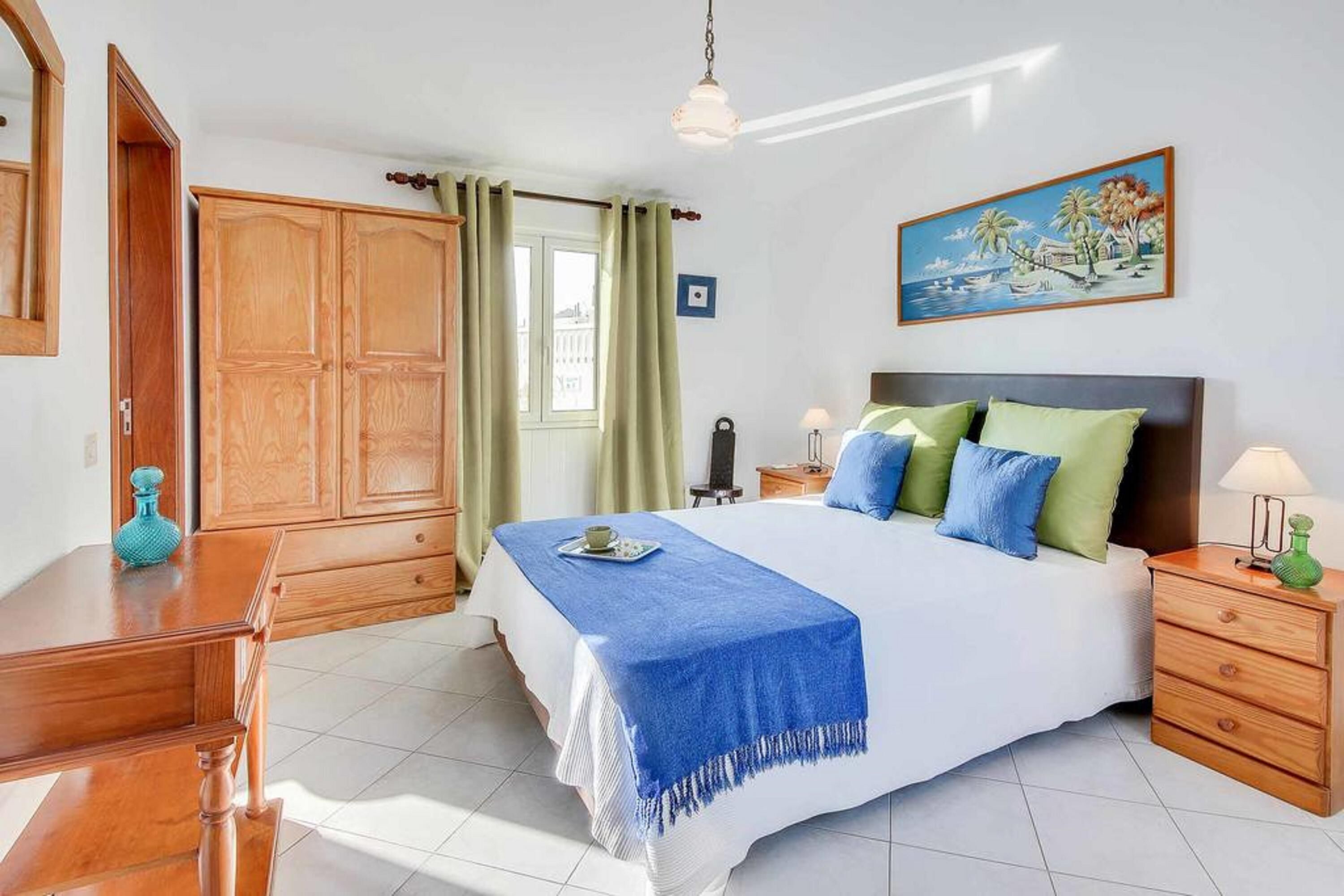 3 habitaciones, tabla de planchar con plancha y wifi gratis 