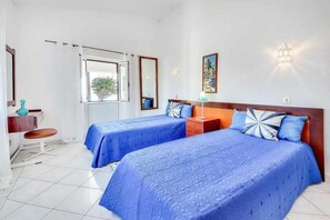 3 chambres, fer et planche à repasser, Wi-Fi gratuit, draps fournis