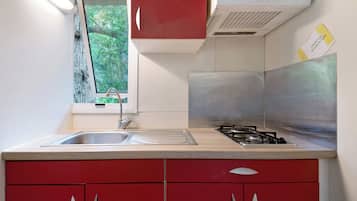 Fridge, stovetop, electric kettle, cookware/dishes/utensils