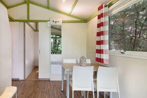 Dining - Holiday Home 'Chalet Nel Bosco' with Sea View, Shared Pool and Wi-Fi (Casarza Ligure)