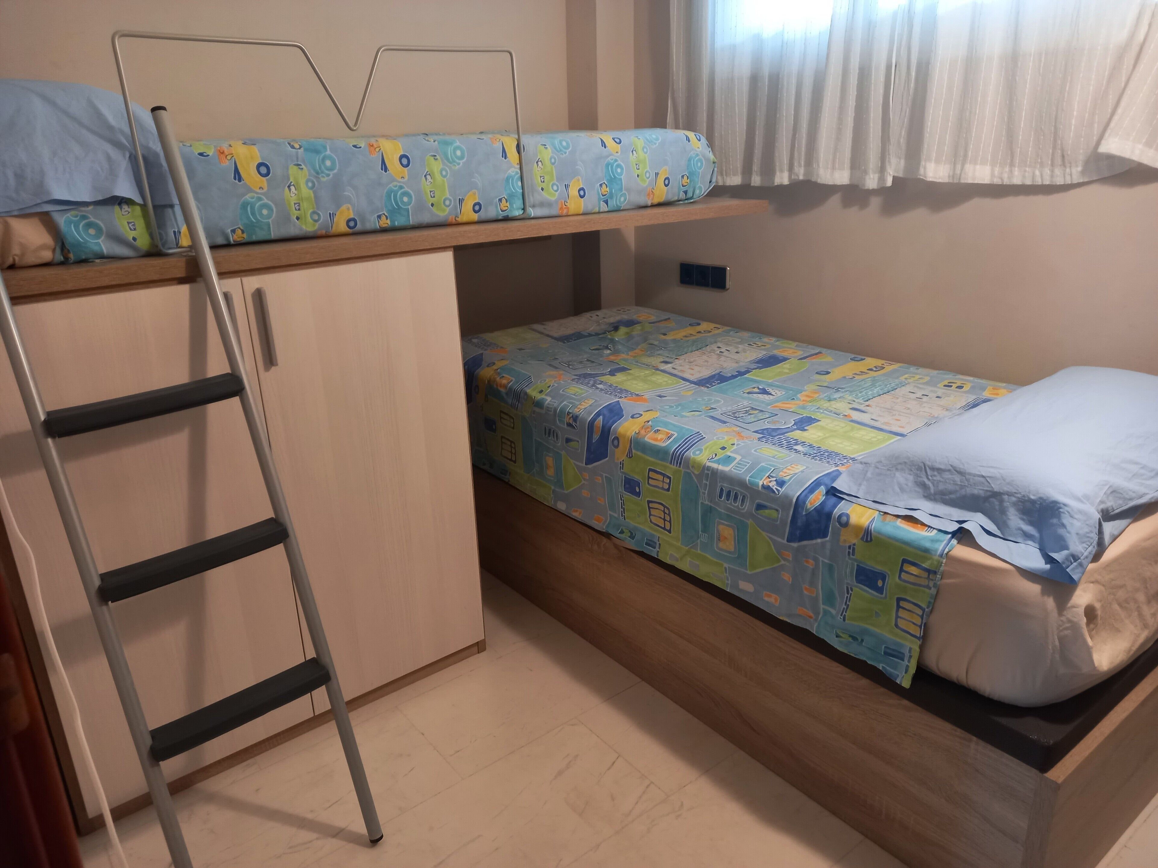 2 slaapkamers, een strijkplank/strijkijzer, gratis wifi, beddengoed