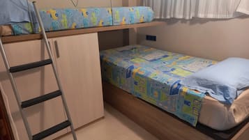 2 slaapkamers, een strijkplank/strijkijzer, gratis wifi, beddengoed