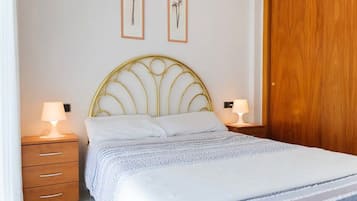 2 slaapkamers, een strijkplank/strijkijzer, gratis wifi, beddengoed