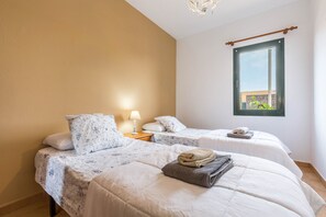 2 bedrooms, iron/ironing board, free WiFi, bed sheets - Pet-Friendly Holiday Home 'Villa Orquidea' with Mountain View, Garden & Wi-Fi (Tamaragua)