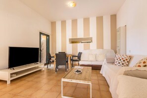 TV - Pet-Friendly Holiday Home 'Villa Orquidea' with Mountain View, Garden & Wi-Fi (Tamaragua)