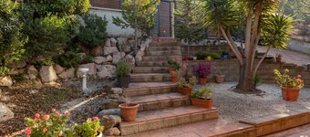 Chalet 'Casa de Madera' with Mountain View, Garden, A/C, Pool & Wi-Fi
