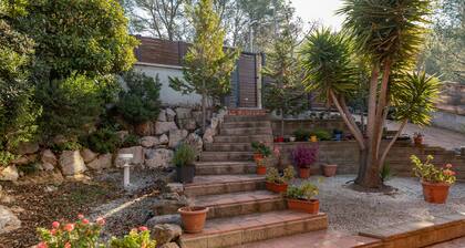 Chalet 'Casa de Madera' with Mountain View, Garden, A/C, Pool & Wi-Fi
