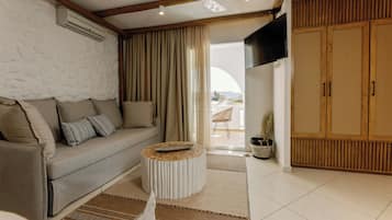 Prestige Suite with Private Jacuzzi | 1 habitación, ropa de cama hipoalergénica y minibar