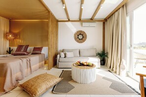 Luxury Suite with Private Jacuzzi | Hypo-allergenic bedding, minibar, in-room safe, desk - Aegean Palace (Naxos)