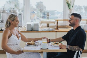 Petit déjeuner buffet compris tous les jours