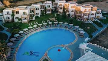 Seasonal outdoor pool, open 7:00 AM to 10:00 PM, pool umbrellas