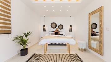 Deluxe Suite | 1 bedroom, hypo-allergenic bedding, minibar, in-room safe