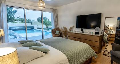 Villa vue mer avec piscine 4x10 chauffée et couverte ..