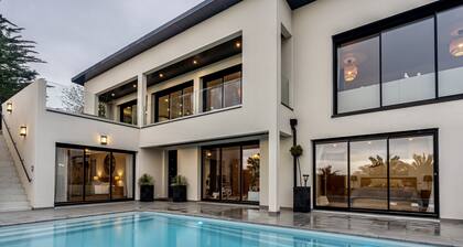 Villa vue mer avec piscine 4x10 chauffée et couverte ..