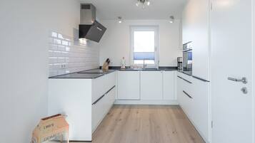 Geladeira, fogão, cooktop, lava-louças