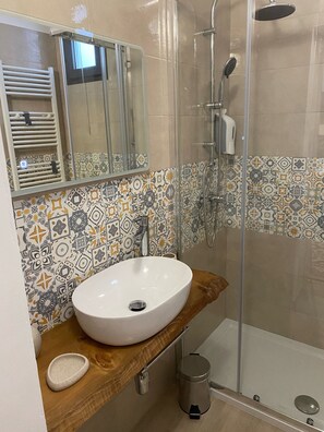 Shower, hair dryer, towels, soap - Deluxe apartment within walking distance of Lecce's historic center (Lecce)