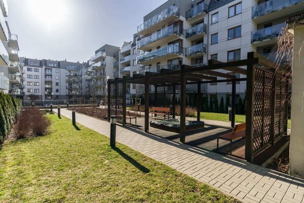 Property grounds - Czarnieckiego 4B Poznań | Comfortable Apartment with Parking & Balcony | Wilda (Poznan)