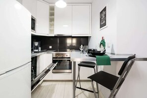 Fridge, microwave, oven, stovetop - Czarnieckiego 4B Poznań | Comfortable Apartment with Parking & Balcony | Wilda (Poznan)