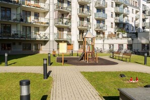 Property grounds - Czarnieckiego 4B Poznań | Comfortable Apartment with Parking & Balcony | Wilda (Poznan)