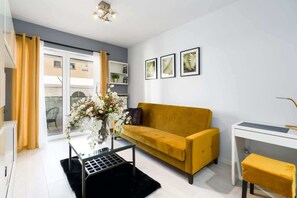 TV - Czarnieckiego 4B Poznań | Comfortable Apartment with Parking & Balcony | Wilda (Poznan)