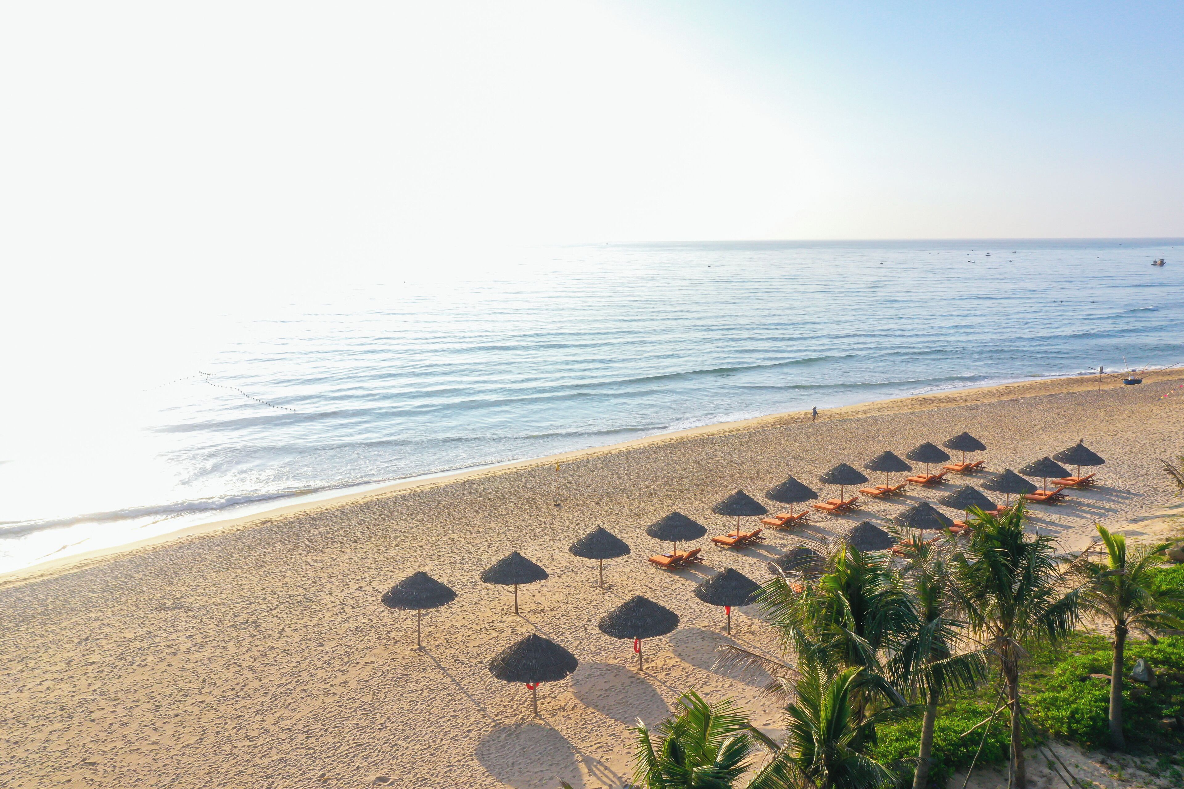 Private beach, free beach cabanas, sun-loungers, beach umbrellas