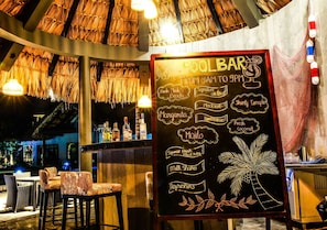Bar junto a la piscina