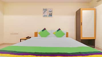 Deluxe Room | Desk, iron/ironing board