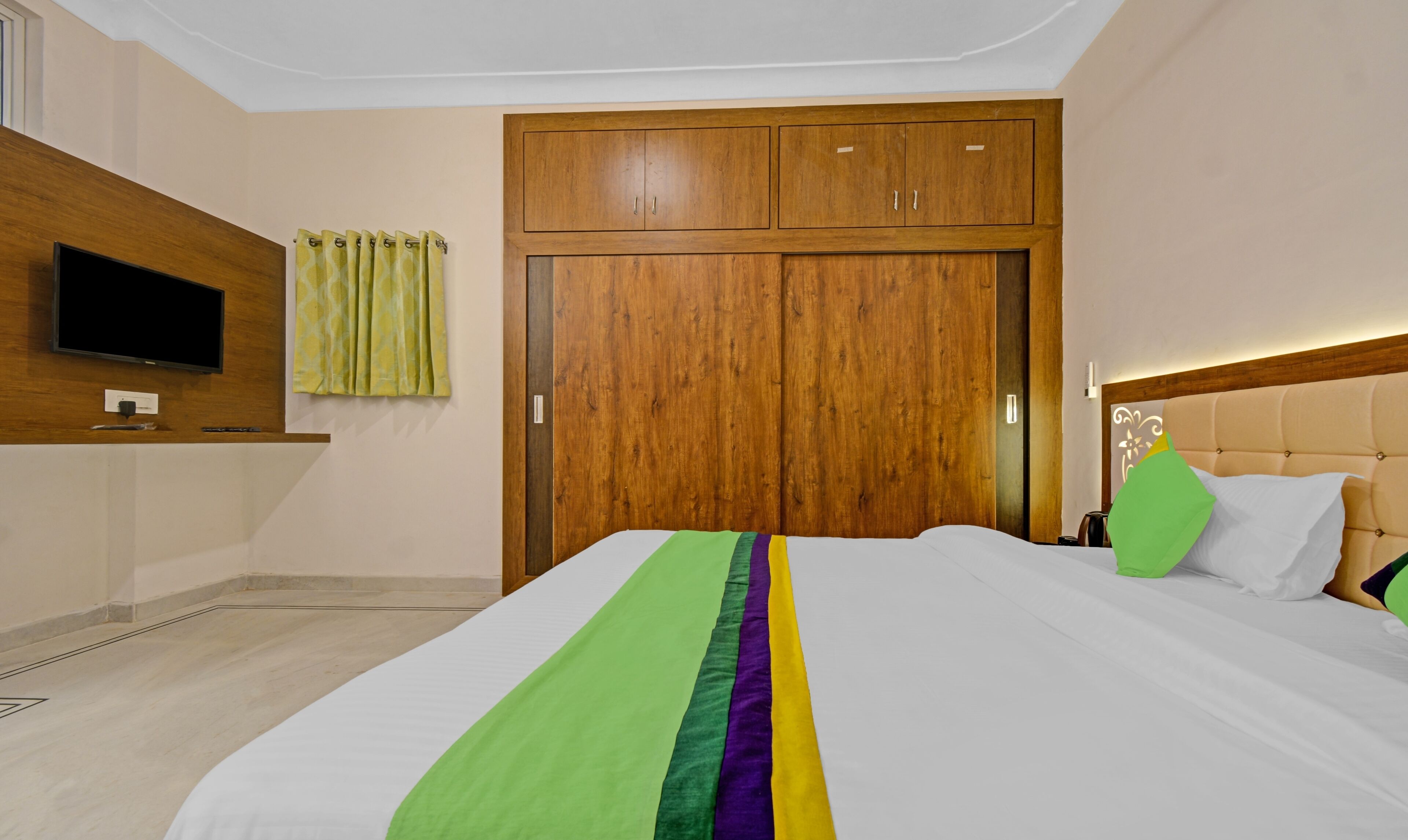 Treebo Trend The Fresco